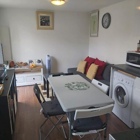 Cosy London Holiday Home ภายนอก รูปภาพ
