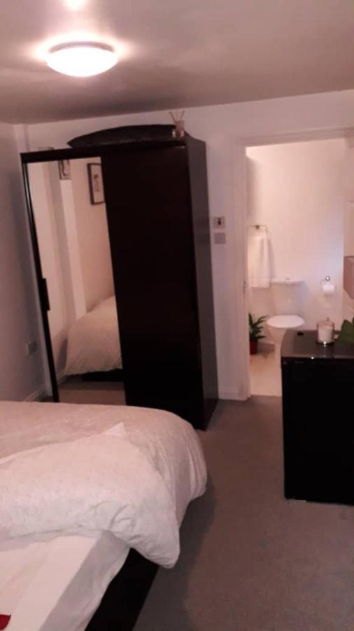 Cosy London Holiday Home ภายนอก รูปภาพ