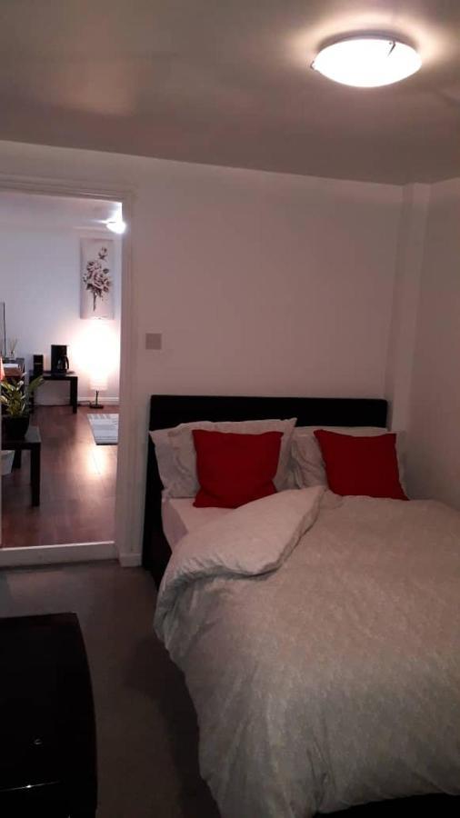 Cosy London Holiday Home ภายนอก รูปภาพ