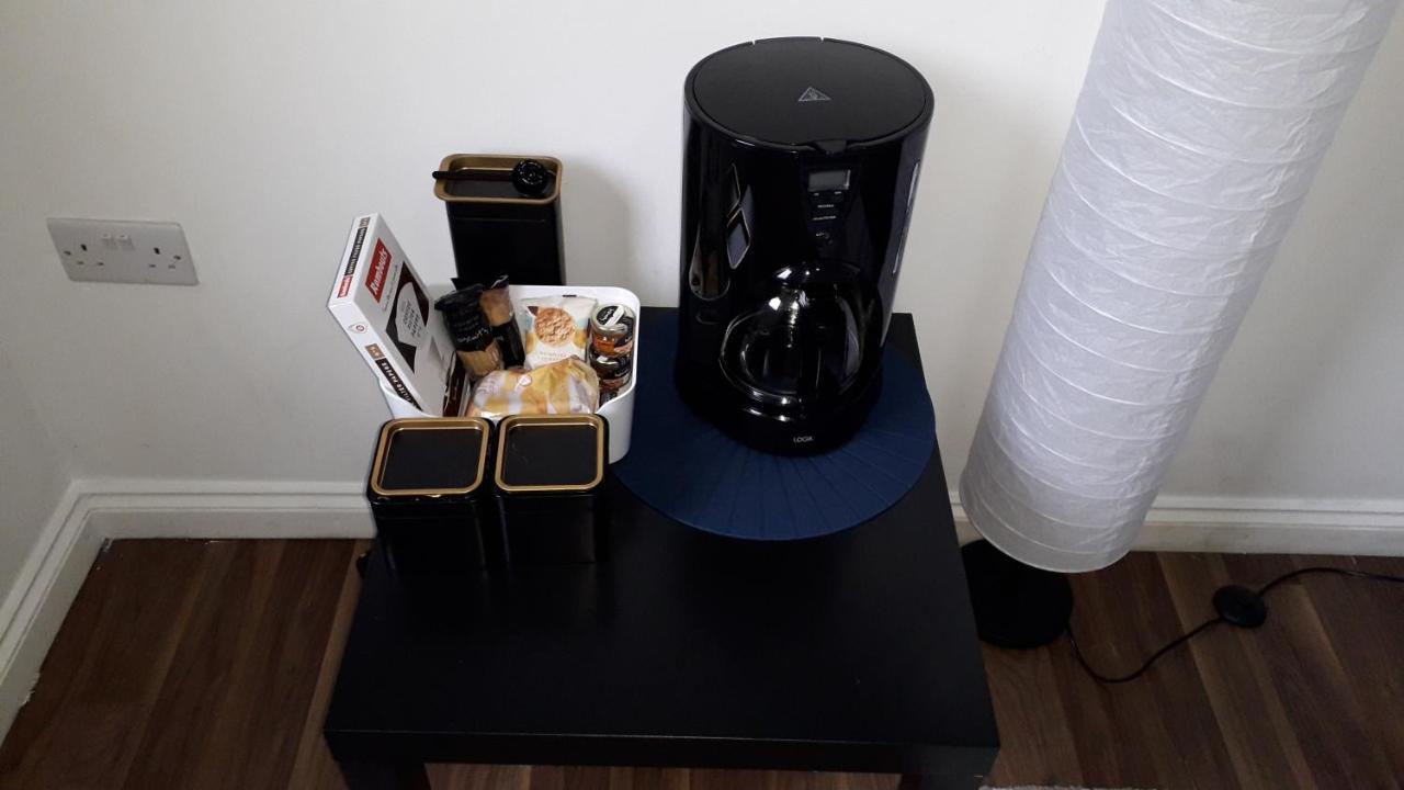 Cosy London Holiday Home ภายนอก รูปภาพ