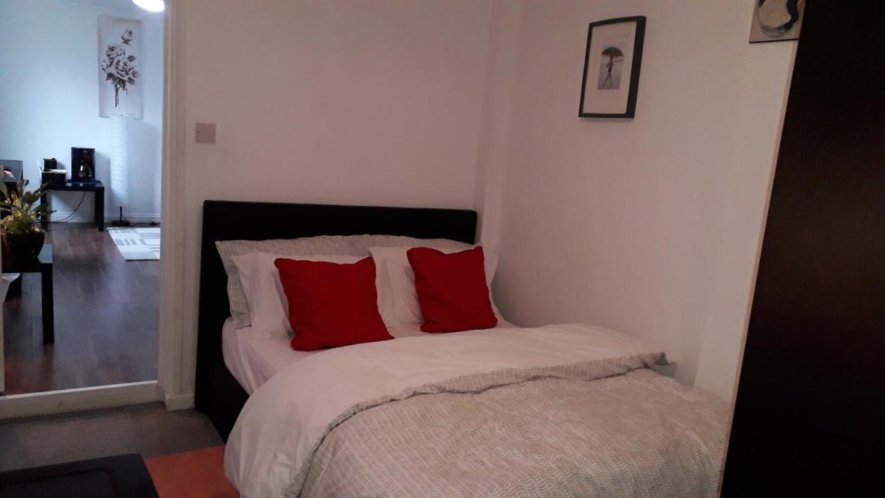 Cosy London Holiday Home ภายนอก รูปภาพ