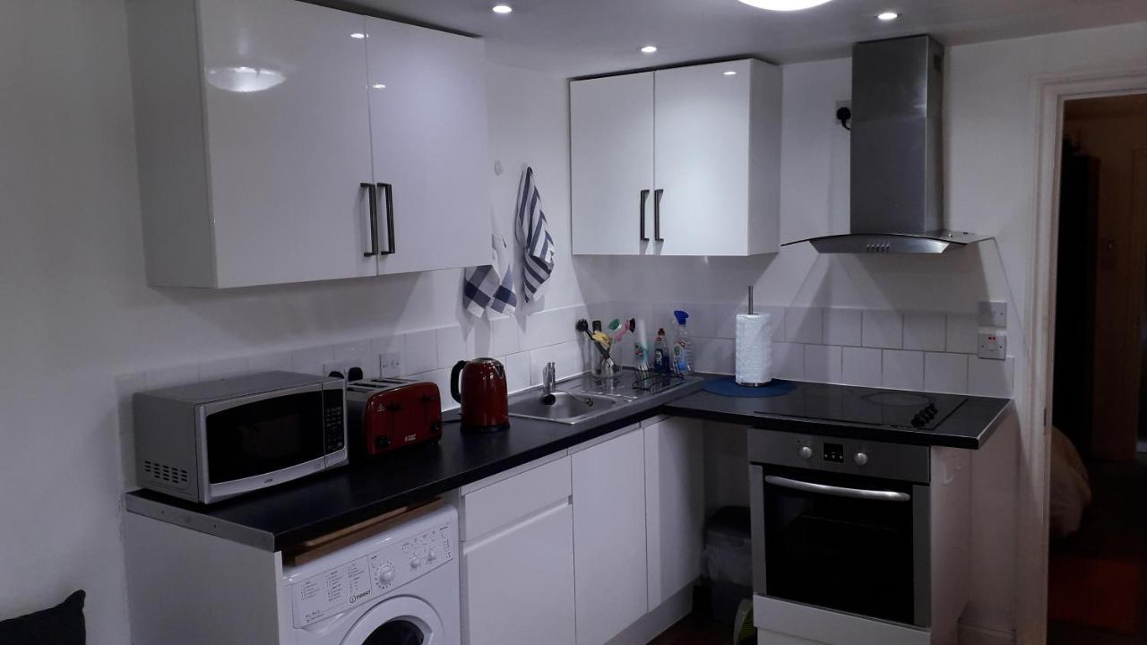 Cosy London Holiday Home ภายนอก รูปภาพ