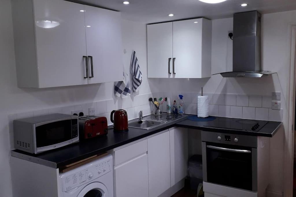 Cosy London Holiday Home ภายนอก รูปภาพ