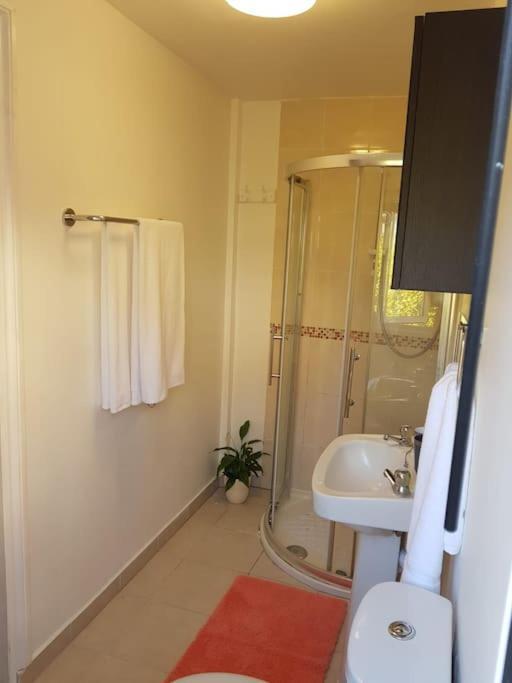 Cosy London Holiday Home ภายนอก รูปภาพ