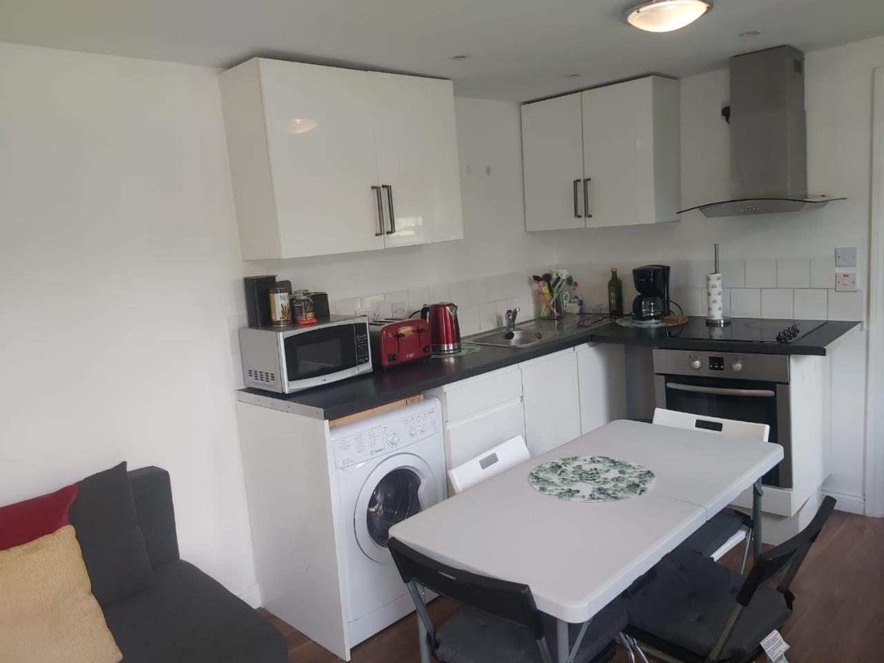 Cosy London Holiday Home ภายนอก รูปภาพ